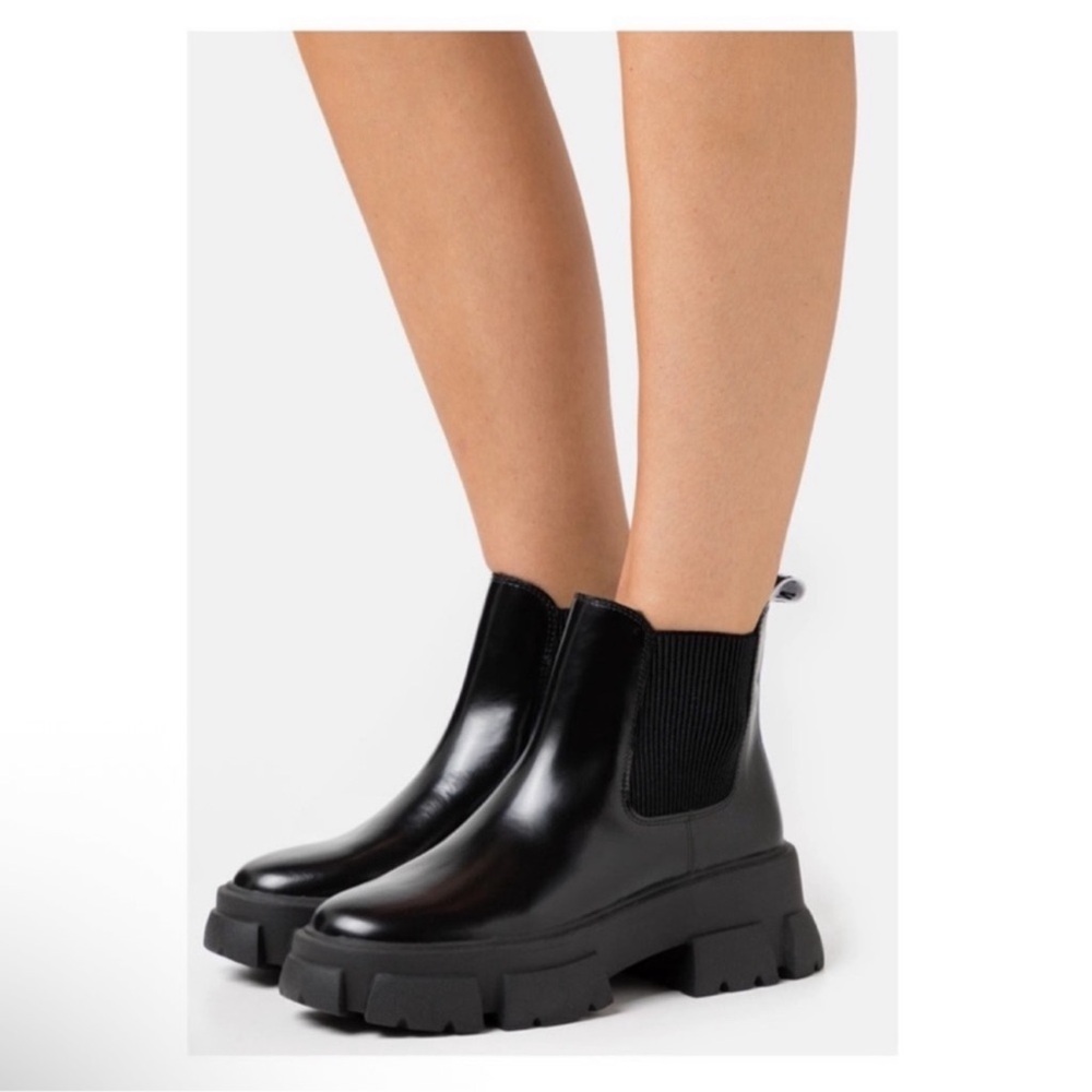 New! Steve Madden “Tusk” Black Chunky Lug Sole Chelsea Boots - Picture 2 of 14